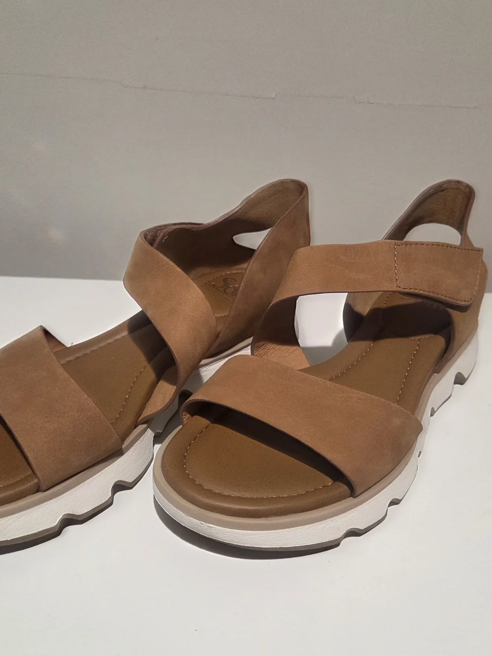 Sofft Khell Leather Wedge Sandal Tan Luggage Size 8.5M (Fits 8) - Excellent Cond